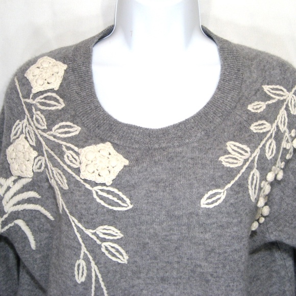 Tahari Embroidered Shoulders 100% 2ply Cashmere Crew Neck Sweater Grey - Picture 7 of 8
